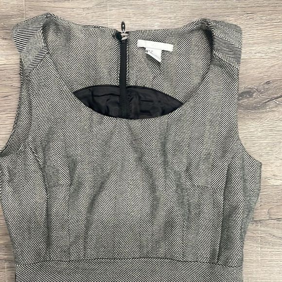 GUC H&M Work Grey and Black Chevron Fitted Suit Back Zip Dress Size 4 Sleeveless - Picture 3 of 6